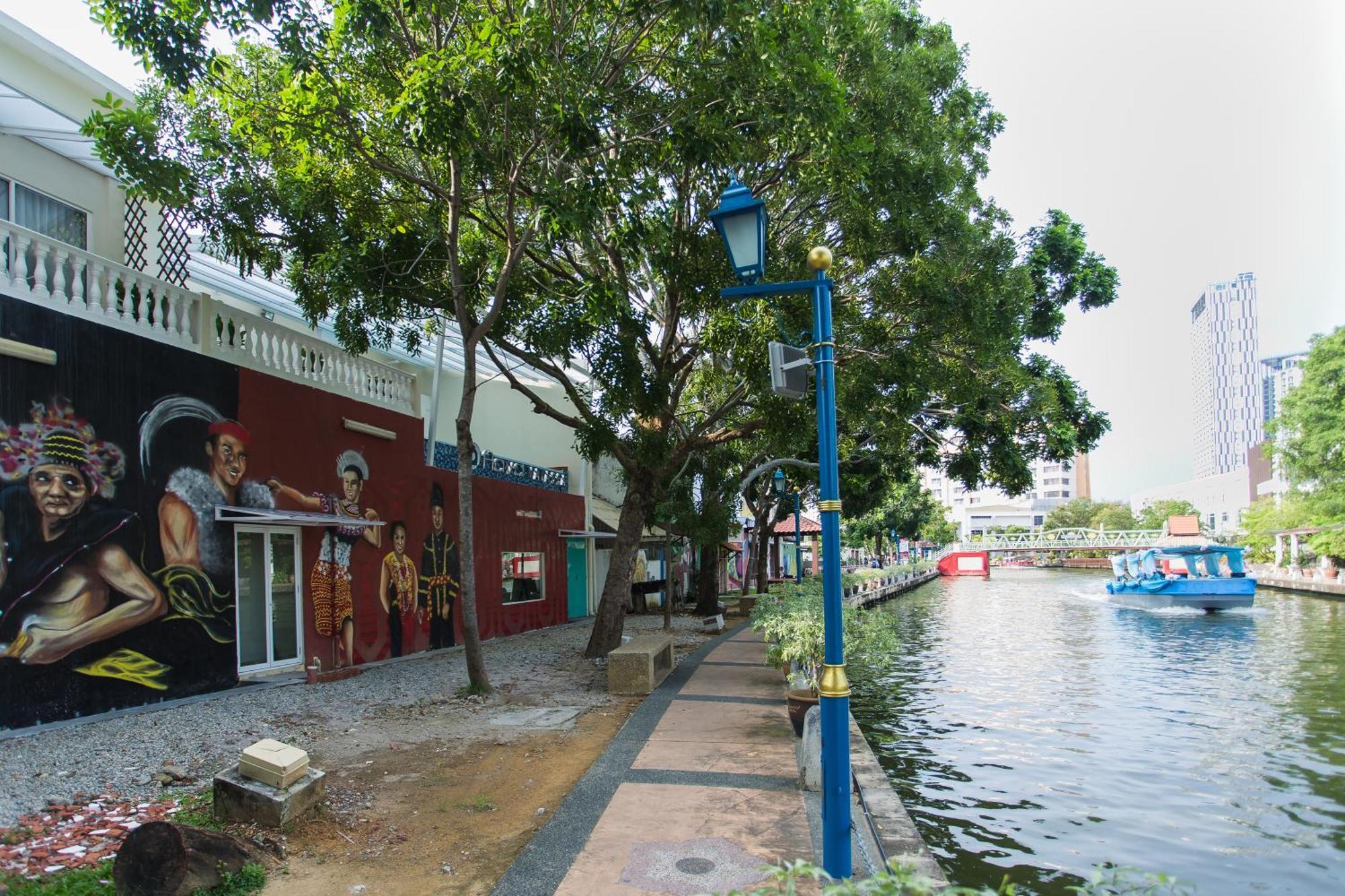 Aava Malacca Hotel Exterior photo
