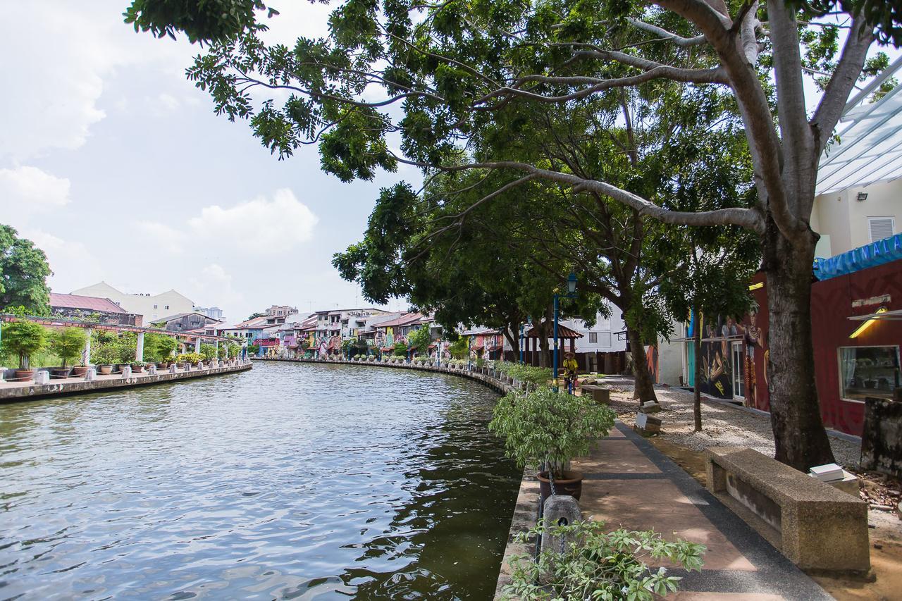 Aava Malacca Hotel Exterior photo