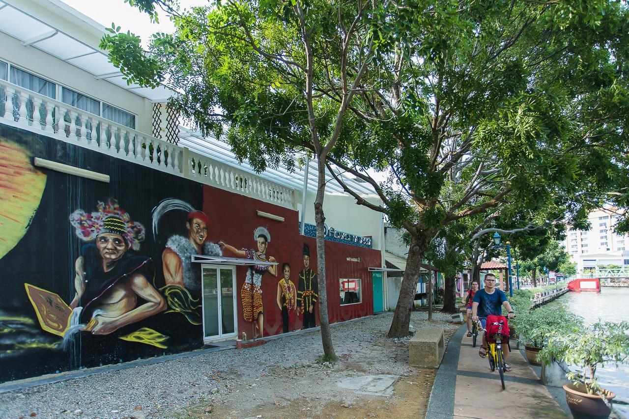 Aava Malacca Hotel Exterior photo