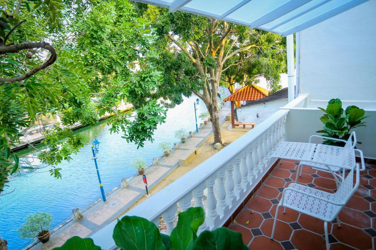 Aava Malacca Hotel Exterior photo